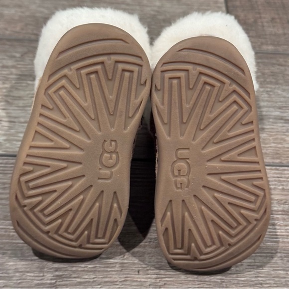 Ugg Jorie Spots Metallic Rainbow Shimmering Lined Sheepskin Boot Baby SZ 4/5 EUC - Picture 12 of 14